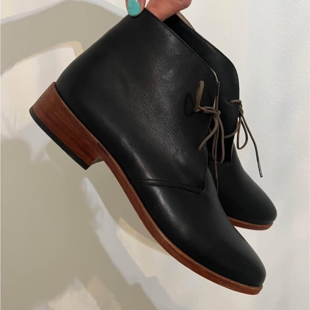 NisoloBlack Leather Lace-Up Ankle Boots with Stacked Heel